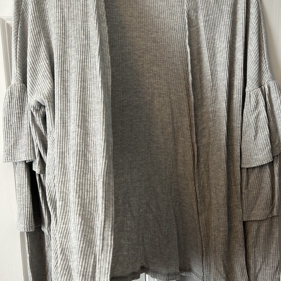 Grey bell sleeve open sweater - Picture 4 of 4
